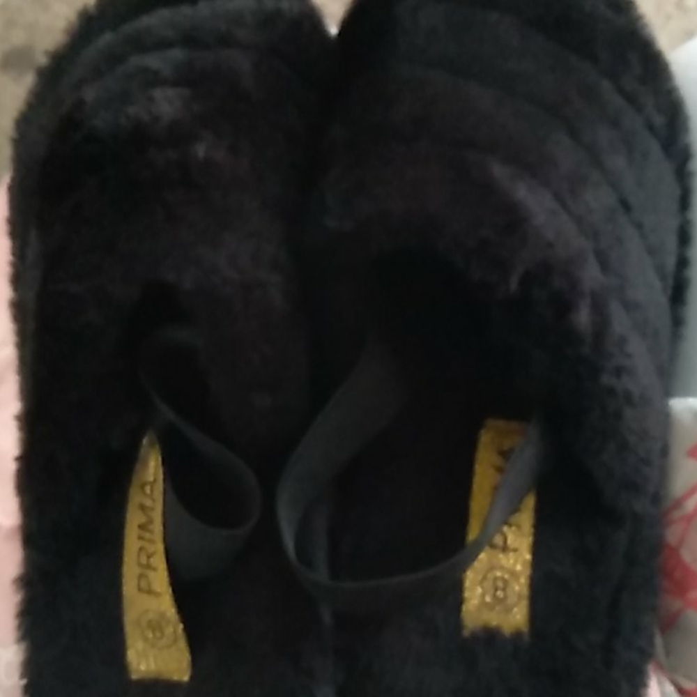 These are slides they're so cute in a black